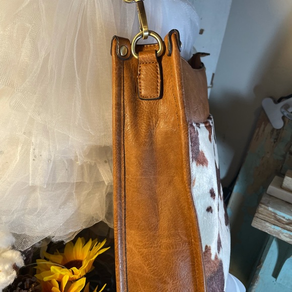 Last one‼️ Faux Fur Saddle guitar strap handbag - zipper closure - Picture 8 of 11